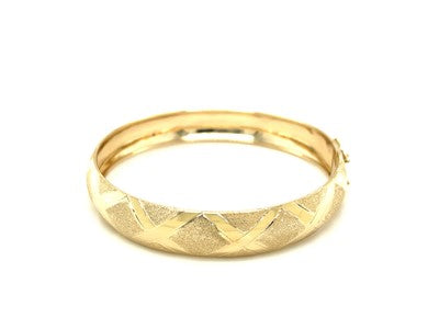 10k Yellow Gold Textured Diamond Pattern Bangle